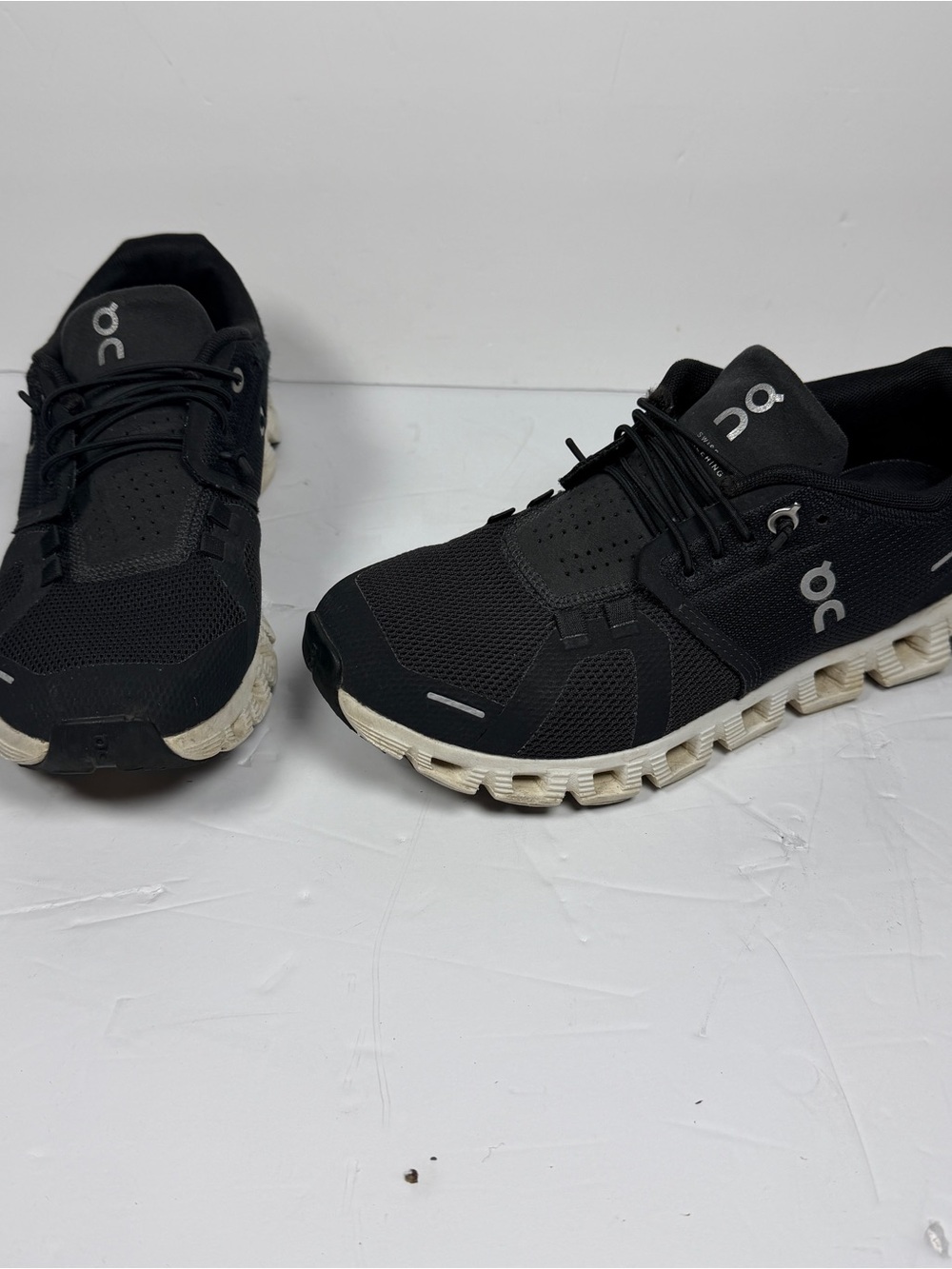 On Cloud 5 Black White Athletic Sneaker Running Shoes Women Size 7.5 US 59.98904
